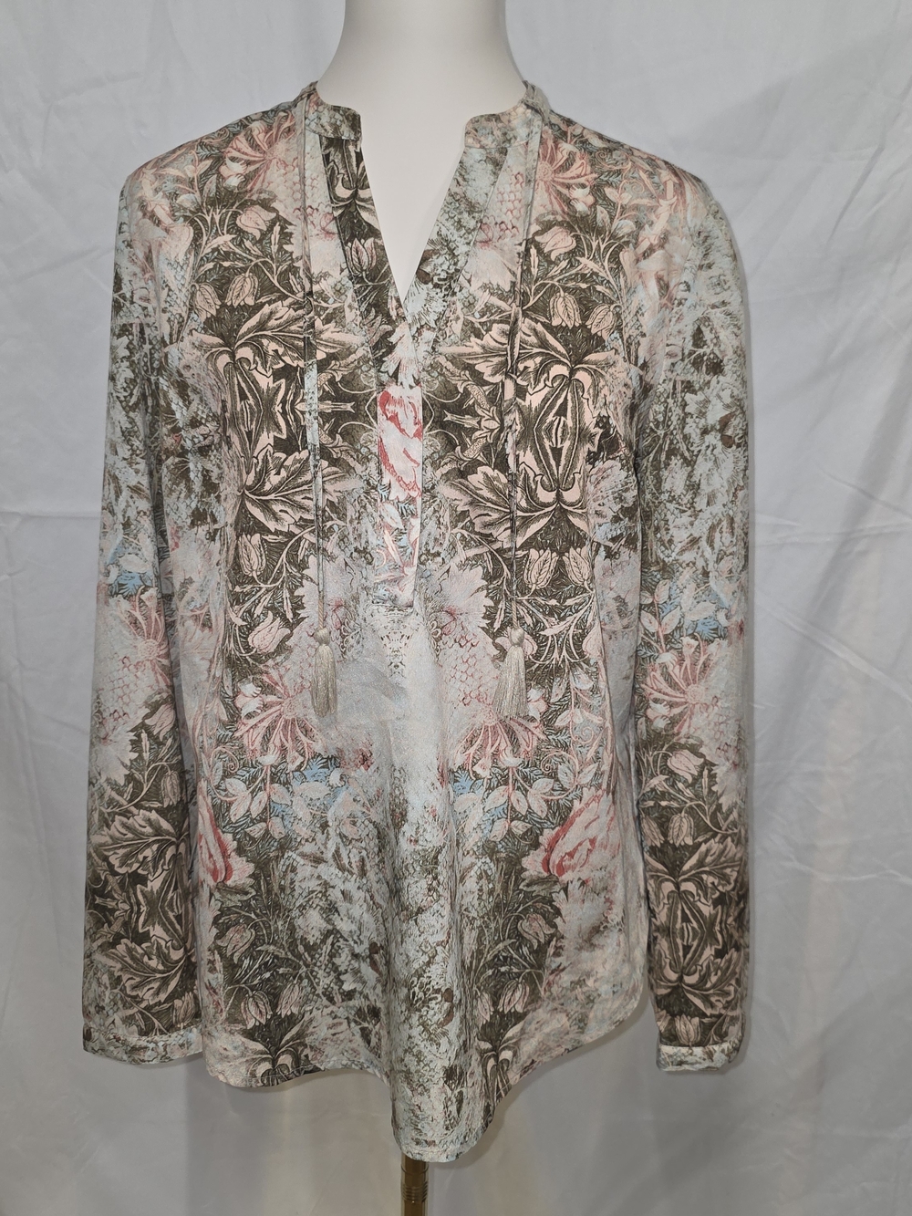 Floral V-Neck Tassel Blouse in Multi Color And Print Medium